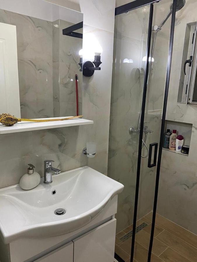 Ultra Apartments 'New Baazar' Тирана Экстерьер фото